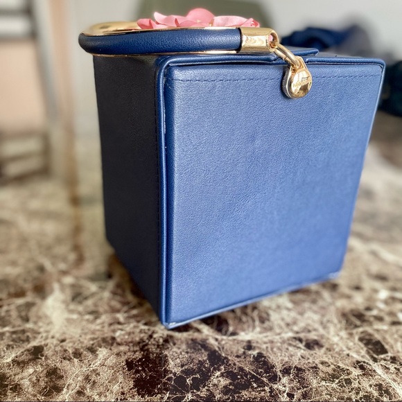 ✨Host Pick✨Pearl & Floral Bag - Picture 6 of 14